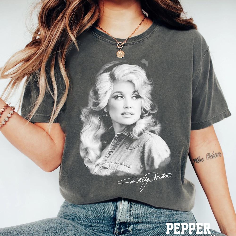 Dolly Parton Portrait T-Shirt: Vintage Style Comfort Colors Tee