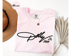 Dolly Parton Memorial Shirt, Signature Vintage Graphic Tee, 1946–2026 Country Music Tribute T-Shirt, Western Country Fan Gift 3